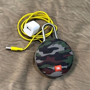 JBL Clip 3 Waterproof Portable Bluetooth Speaker Camo + Charger